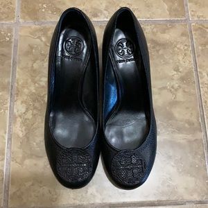 Tory Burch very good shoes and comfortable.